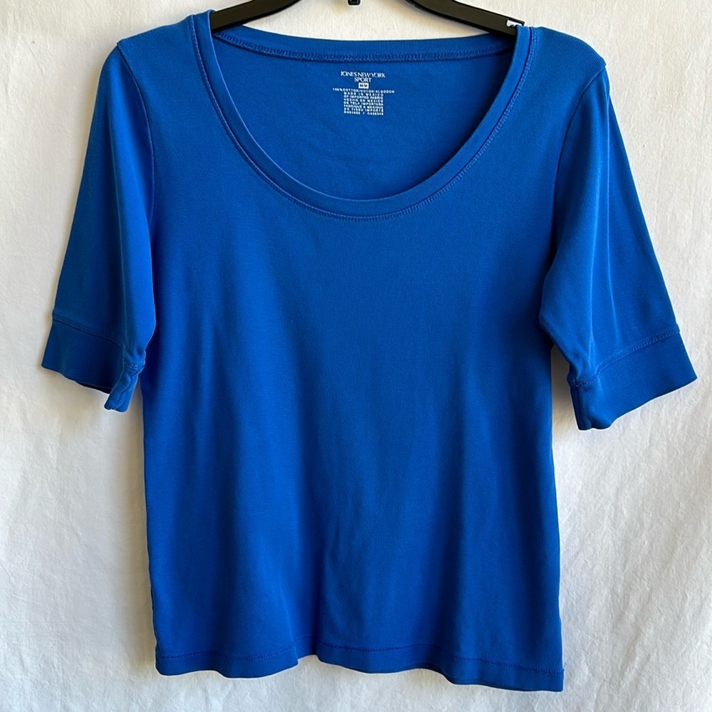 Jones New York Sport vibrant blue scoop neck top, size M